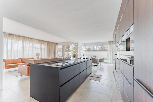 Maison de 350 m² avec piscine et appartement T2 indépendant