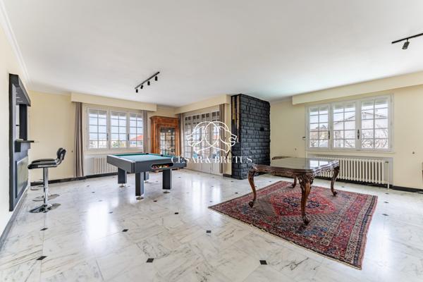 Maison de 350 m² avec piscine et appartement T2 indépendant