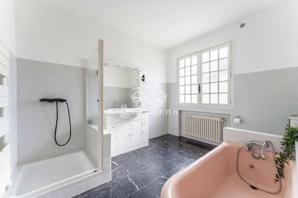 Maison de 350 m² avec piscine et appartement T2 indépendant