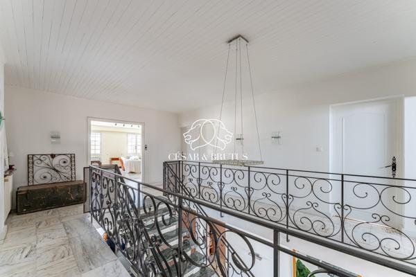 Maison de 350 m² avec piscine et appartement T2 indépendant