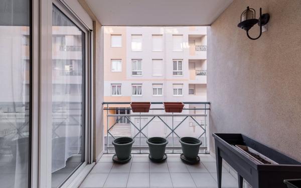 Appartement à vendre    3 pièces • 75 m2 Lyon 3