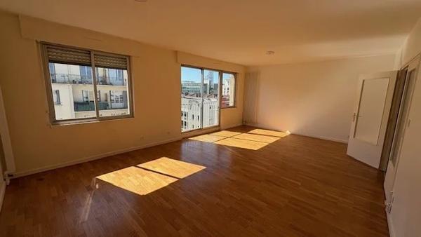 APPARTEMENT T3 A LOUER - LYON 6EME ARRONDISSEMENT Les Charmettes-Lafayette 85.14 m 2 1 350 € charges comprises par mois