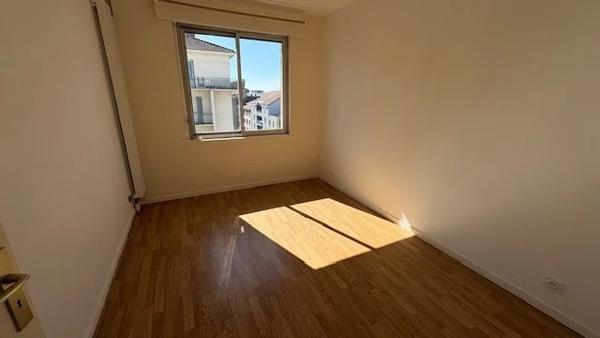 APPARTEMENT T3 A LOUER - LYON 6EME ARRONDISSEMENT Les Charmettes-Lafayette 85.14 m 2 1 350 € charges comprises par mois