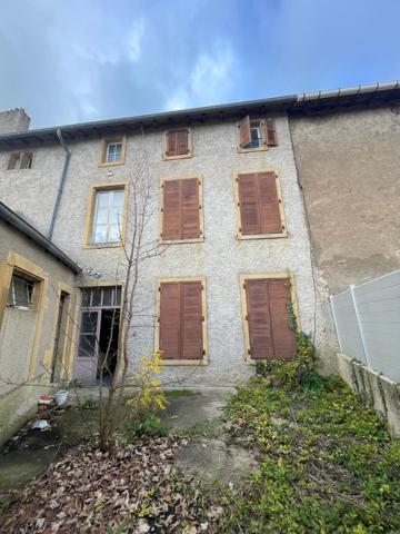 À découvrir : appartement lumineux de 50 m² avec cave et espace extérieur