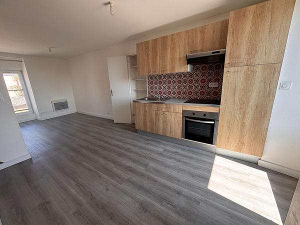 A LOUER - Appartement en duplex type 2 à SAINT MEEN LE GRAND