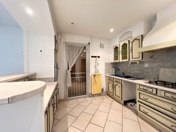 Appartement Hyères 4 pièce(s) 84.21m2 - HYERES Centre-ville Résidence sécurisée- Rdc