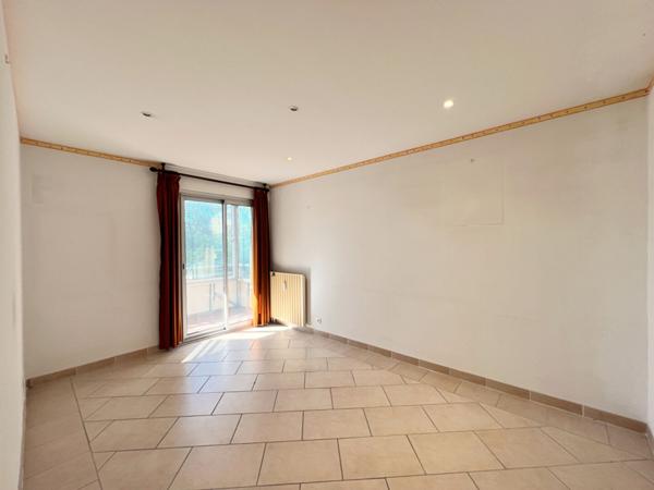 Appartement Hyères 4 pièce(s) 84.21m2 - HYERES Centre-ville Résidence sécurisée- Rdc