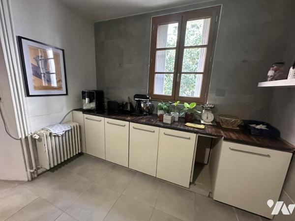 Maison centre-ville CAHORS avec terrasse + studio + local professionnel 