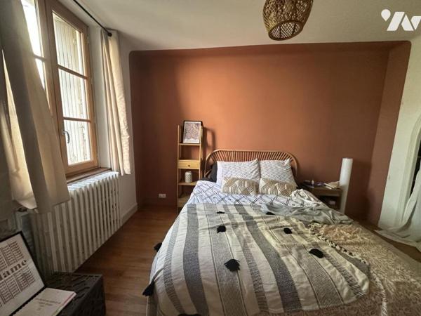 Maison centre-ville CAHORS avec terrasse + studio + local professionnel 