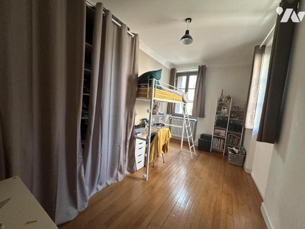 Maison centre-ville CAHORS avec terrasse + studio + local professionnel 