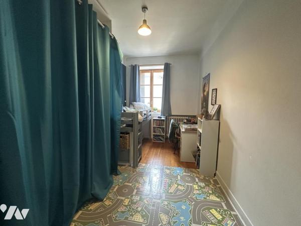 Maison centre-ville CAHORS avec terrasse + studio + local professionnel 