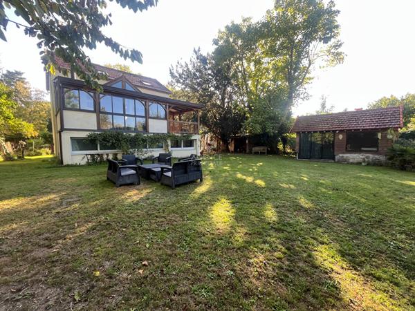 Maison Cergy 5 pièce(s) 148 m2 €539 000 ** - Référence 11079