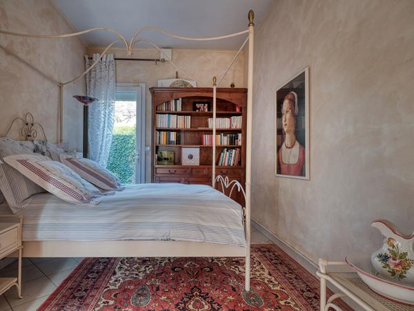 Maison rénovée avec terrasse et jardin dans le centre-ville de Dourdan.
