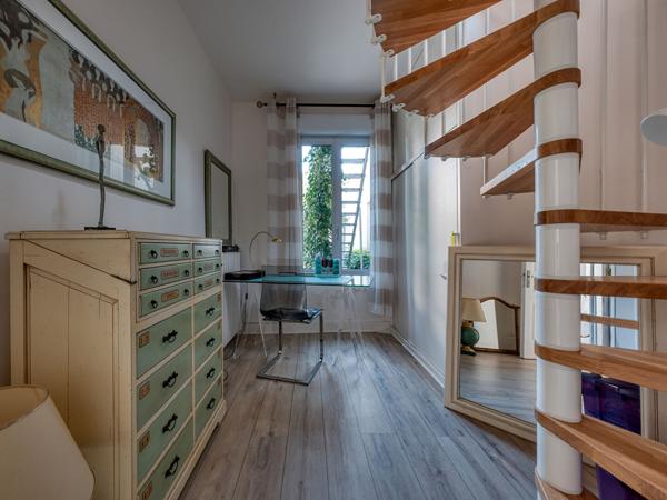 Maison rénovée avec terrasse et jardin dans le centre-ville de Dourdan.