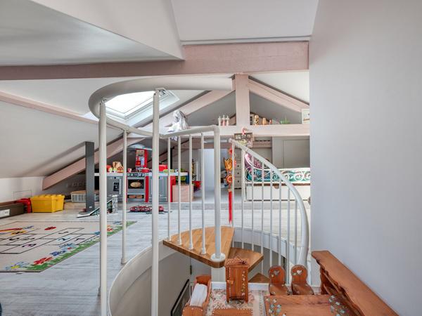 Maison rénovée avec terrasse et jardin dans le centre-ville de Dourdan.