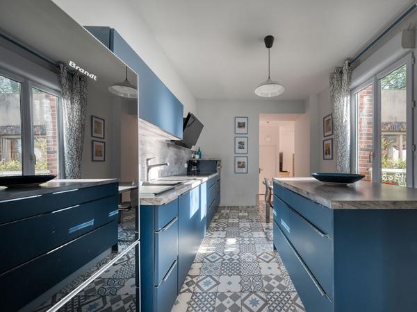 Maison rénovée avec terrasse et jardin dans le centre-ville de Dourdan.