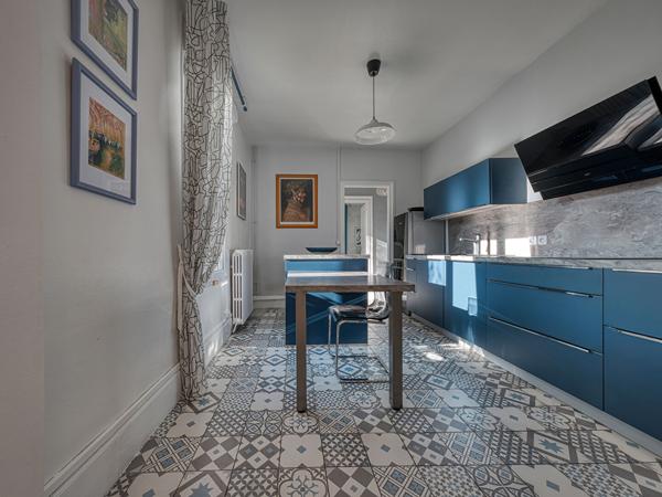 Maison rénovée avec terrasse et jardin dans le centre-ville de Dourdan.