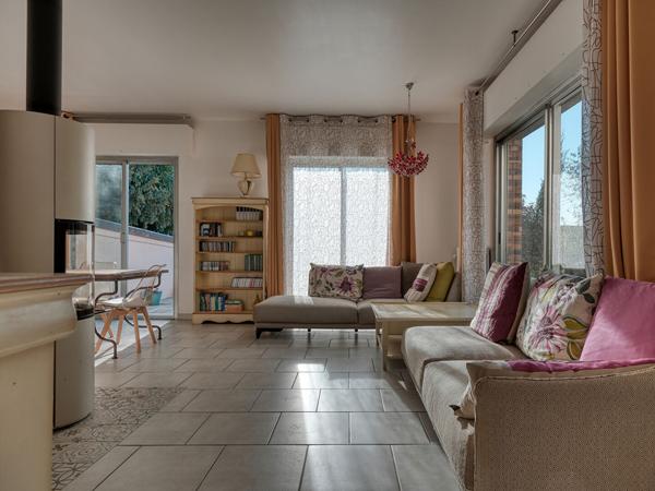 Maison rénovée avec terrasse et jardin dans le centre-ville de Dourdan.