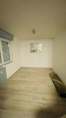 Appartement rénové avec belle terrasse et vue dégagée.