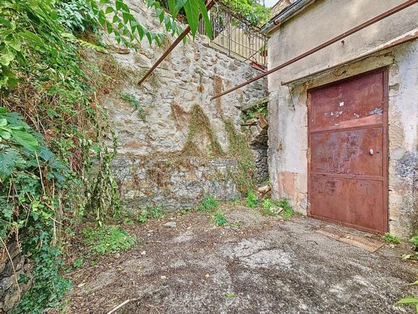 ? NOUVEAUTÉ À GRAISSESSAC (34260) – Maison de village à fort potentiel avec terrasse, jardinet et garage – À rénover entièrement