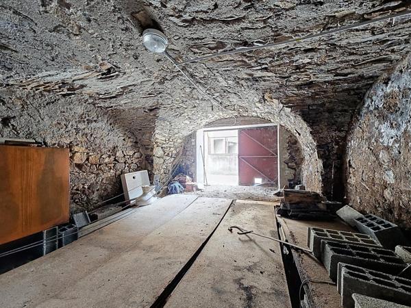 ? NOUVEAUTÉ À GRAISSESSAC (34260) – Maison de village à fort potentiel avec terrasse, jardinet et garage – À rénover entièrement