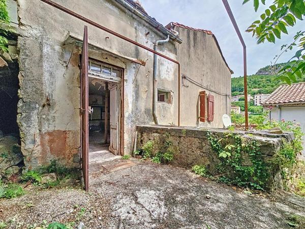 ? NOUVEAUTÉ À GRAISSESSAC (34260) – Maison de village à fort potentiel avec terrasse, jardinet et garage – À rénover entièrement