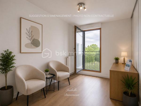 Idéalement situé au cœur de l'écoquartier de Montévrain, à proximité immédiate du secteur Val d'Europe, des commerces et des transports, découvrez cet espace professionnel de 72,30 m² offrant un cadre de travail moderne et agréable avec accès PMR.

Installé au 3ème étage sur 5 avec ascenseur d'une résidence récente de 2015, ce bien bénéficie d'une excellente luminosité et d'une distribution parfaitement adaptée à une activité tertiaire ou à l'exercice d'une profession libérale.

Cet espace se compose d'un vaste d'accueil ou open space de plus de 24 m², de deux bureaux indépendants, d'un espace cuisine, d'une salle de bain ainsi que d'un sanitaire séparé.

Vous profiterez également de deux espaces extérieurs privatifs avec une terrasse d'environ 8,5 m² et un balcon, offrant un confort rare pour une activité professionnelle.

Une place de parking couverte complète ce bien.

Ce bien constitue une opportunité idéale pour l'installation d'un cabinet de conseil, d'expertise comptable, d'assurance, de courtage, d'architecture, de coaching ou de toute profession libérale autorisée.

Les atouts :
Résidence récente de 2015
Surface de 72,30 m²
3ème étage avec ascenseur
Accès PMR
Terrasse et balcon
Place de parking couverte
Aucun travaux à prévoir
Excellente luminosité
Proximité immédiate du RER A Val d'Europe
Environnement dynamique et recherché

Contactez moi pour plus d'informations ou une visite !

***Visite sur RDV. Le professionnel de l’immobilier est soumis à une obligation d’identification et de vérification de l’identité de son client. C’est l’article 561-1 du COMOFI (Code Monétaire et Financier) qui met en place cette obligation.***
***Vente sous réserve de vérification du financement de l'acquéreur ***