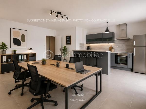 Idéalement situé au cœur de l'écoquartier de Montévrain, à proximité immédiate du secteur Val d'Europe, des commerces et des transports, découvrez cet espace professionnel de 72,30 m² offrant un cadre de travail moderne et agréable avec accès PMR.

Installé au 3ème étage sur 5 avec ascenseur d'une résidence récente de 2015, ce bien bénéficie d'une excellente luminosité et d'une distribution parfaitement adaptée à une activité tertiaire ou à l'exercice d'une profession libérale.

Cet espace se compose d'un vaste d'accueil ou open space de plus de 24 m², de deux bureaux indépendants, d'un espace cuisine, d'une salle de bain ainsi que d'un sanitaire séparé.

Vous profiterez également de deux espaces extérieurs privatifs avec une terrasse d'environ 8,5 m² et un balcon, offrant un confort rare pour une activité professionnelle.

Une place de parking couverte complète ce bien.

Ce bien constitue une opportunité idéale pour l'installation d'un cabinet de conseil, d'expertise comptable, d'assurance, de courtage, d'architecture, de coaching ou de toute profession libérale autorisée.

Les atouts :
Résidence récente de 2015
Surface de 72,30 m²
3ème étage avec ascenseur
Accès PMR
Terrasse et balcon
Place de parking couverte
Aucun travaux à prévoir
Excellente luminosité
Proximité immédiate du RER A Val d'Europe
Environnement dynamique et recherché

Contactez moi pour plus d'informations ou une visite !

***Visite sur RDV. Le professionnel de l’immobilier est soumis à une obligation d’identification et de vérification de l’identité de son client. C’est l’article 561-1 du COMOFI (Code Monétaire et Financier) qui met en place cette obligation.***
***Vente sous réserve de vérification du financement de l'acquéreur ***