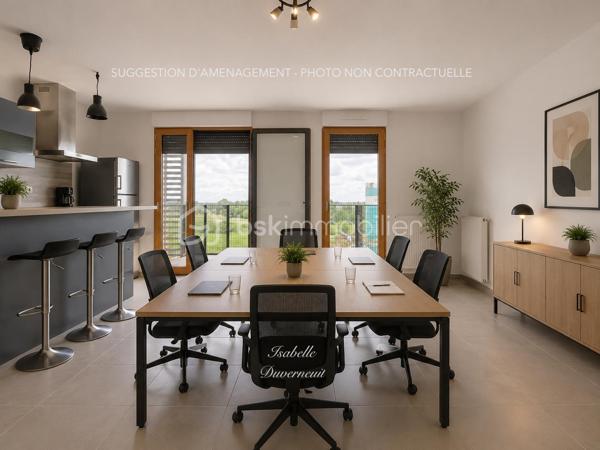 Idéalement situé au cœur de l'écoquartier de Montévrain, à proximité immédiate du secteur Val d'Europe, des commerces et des transports, découvrez cet espace professionnel de 72,30 m² offrant un cadre de travail moderne et agréable avec accès PMR.

Installé au 3ème étage sur 5 avec ascenseur d'une résidence récente de 2015, ce bien bénéficie d'une excellente luminosité et d'une distribution parfaitement adaptée à une activité tertiaire ou à l'exercice d'une profession libérale.

Cet espace se compose d'un vaste d'accueil ou open space de plus de 24 m², de deux bureaux indépendants, d'un espace cuisine, d'une salle de bain ainsi que d'un sanitaire séparé.

Vous profiterez également de deux espaces extérieurs privatifs avec une terrasse d'environ 8,5 m² et un balcon, offrant un confort rare pour une activité professionnelle.

Une place de parking couverte complète ce bien.

Ce bien constitue une opportunité idéale pour l'installation d'un cabinet de conseil, d'expertise comptable, d'assurance, de courtage, d'architecture, de coaching ou de toute profession libérale autorisée.

Les atouts :
Résidence récente de 2015
Surface de 72,30 m²
3ème étage avec ascenseur
Accès PMR
Terrasse et balcon
Place de parking couverte
Aucun travaux à prévoir
Excellente luminosité
Proximité immédiate du RER A Val d'Europe
Environnement dynamique et recherché

Contactez moi pour plus d'informations ou une visite !

***Visite sur RDV. Le professionnel de l’immobilier est soumis à une obligation d’identification et de vérification de l’identité de son client. C’est l’article 561-1 du COMOFI (Code Monétaire et Financier) qui met en place cette obligation.***
***Vente sous réserve de vérification du financement de l'acquéreur ***