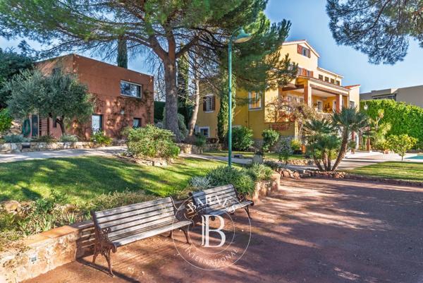 Vence, Villa 8 Chambres -  366 m² à vendre