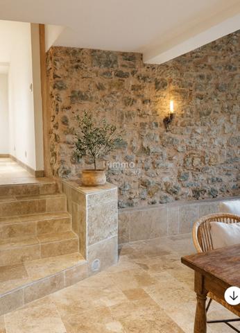 Ensemble immobilier en pierre avec logements