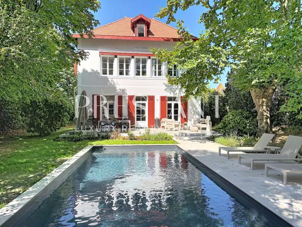 Bayonne, quartier Saint-Léon : maison de caractère de 1920 rénovée, avec jardin arboré et piscine, à deux pas des commerces, des écoles et des activités., BAYONNE