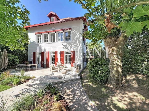 Bayonne, quartier Saint-Léon : maison de caractère de 1920 rénovée, avec jardin arboré et piscine, à deux pas des commerces, des écoles et des activités., BAYONNE