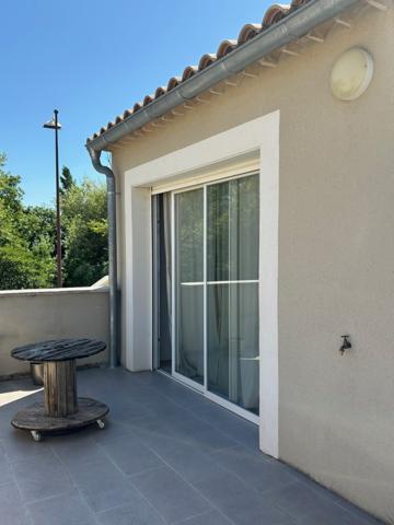 L'Isle-sur-la-Sorgue (84800) À vendre – Appartement T2 avec terrasse