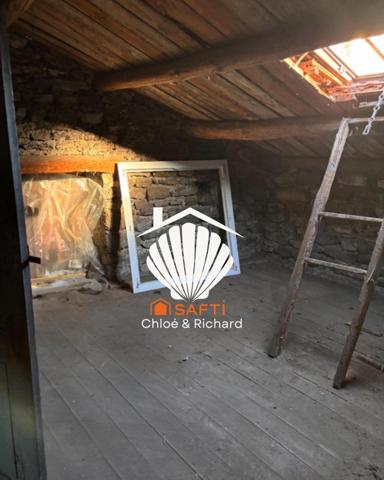 Petite maison de bourg avec écurie & grange – à finir de rénover