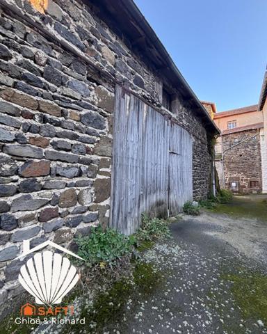 Petite maison de bourg avec écurie & grange – à finir de rénover