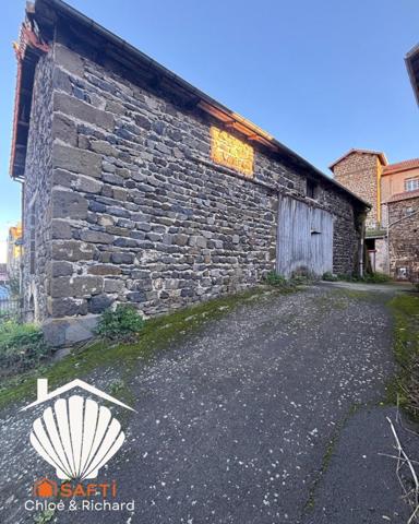 Petite maison de bourg avec écurie & grange – à finir de rénover