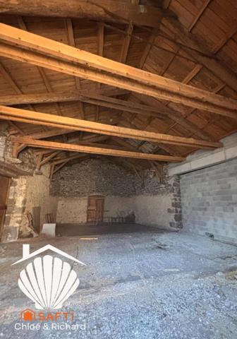 Petite maison de bourg avec écurie & grange – à finir de rénover