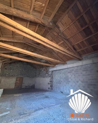 Petite maison de bourg avec écurie & grange – à finir de rénover