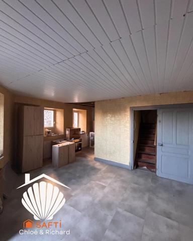 Petite maison de bourg avec écurie & grange – à finir de rénover