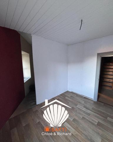 Petite maison de bourg avec écurie & grange – à finir de rénover