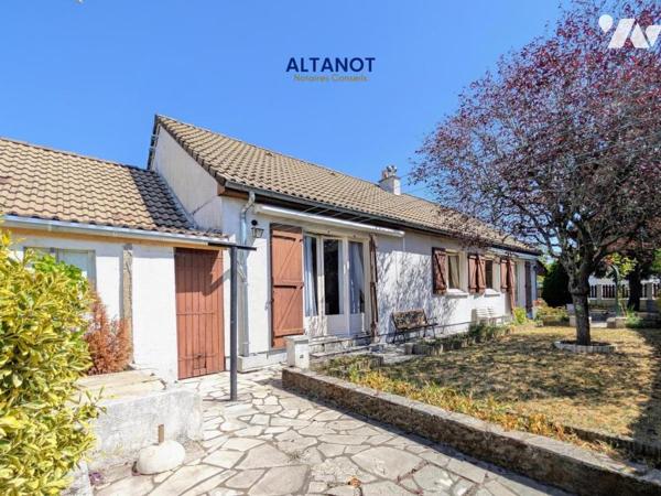 Plain pied d'environ 97m² habitables - 3/4 chambres - Garage - Jardin clos 