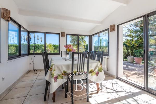 La Tour-de-Salvagny, Maison 5 Chambres -  275 m² à vendre