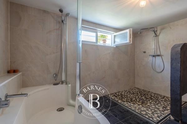 La Tour-de-Salvagny, Maison 5 Chambres -  275 m² à vendre