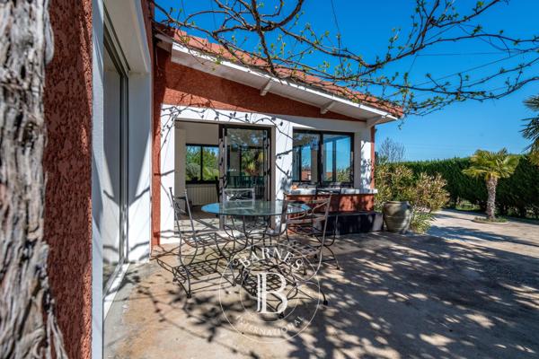 La Tour-de-Salvagny, Maison 5 Chambres -  275 m² à vendre