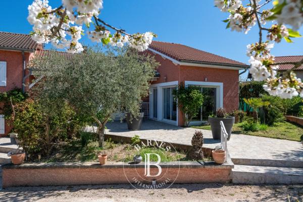 La Tour-de-Salvagny, Maison 5 Chambres -  275 m² à vendre