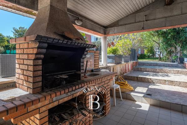 La Tour-de-Salvagny, Maison 5 Chambres -  275 m² à vendre