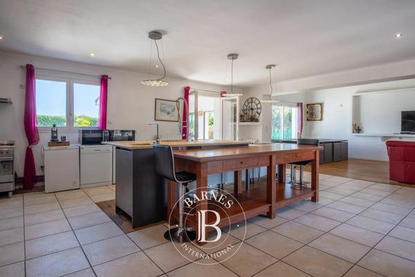 La Tour-de-Salvagny, Maison 5 Chambres -  275 m² à vendre