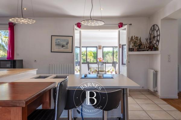 La Tour-de-Salvagny, Maison 5 Chambres -  275 m² à vendre