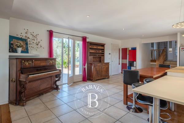 La Tour-de-Salvagny, Maison 5 Chambres -  275 m² à vendre